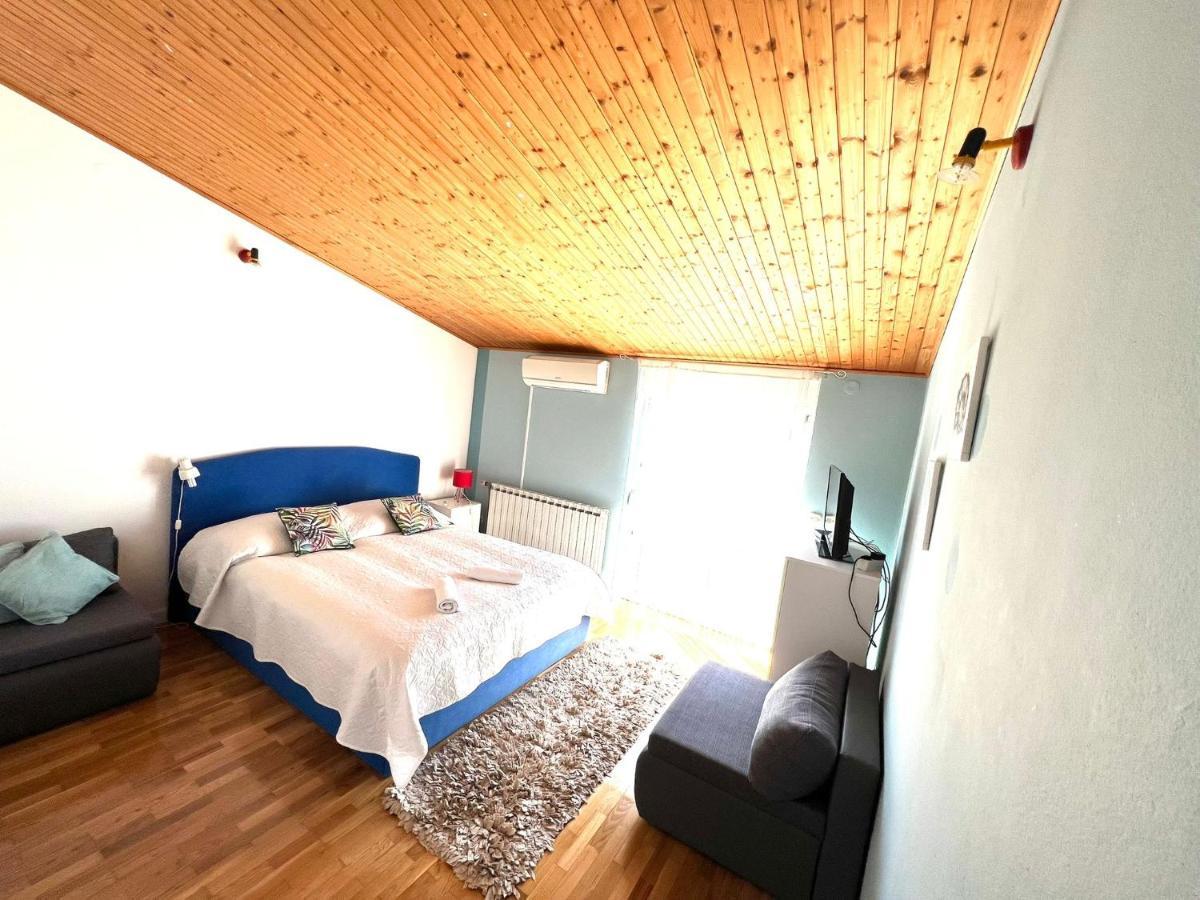 Apartments Toni Podstrana Luaran gambar