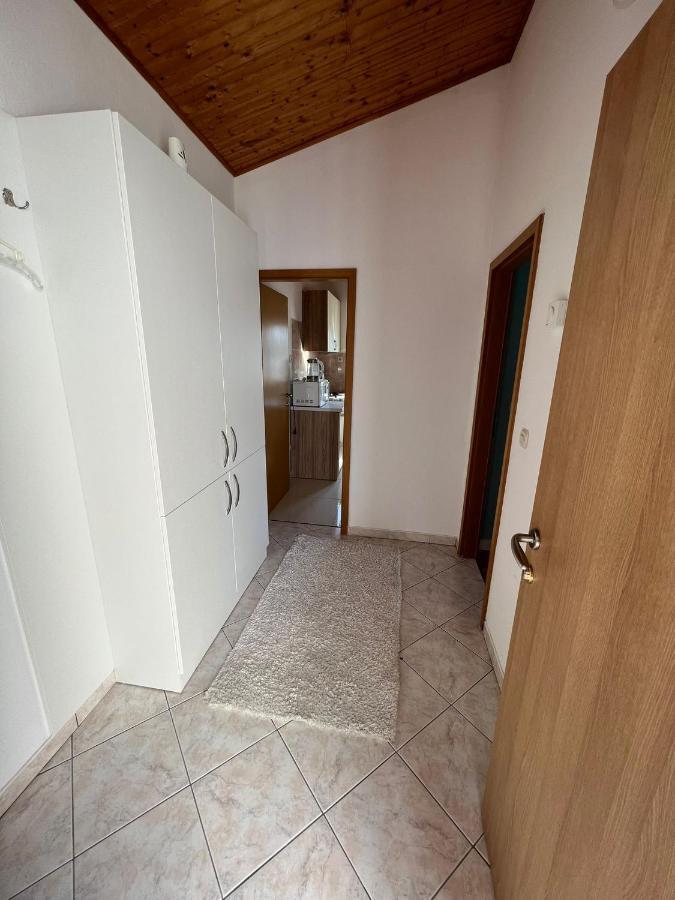 Apartments Toni Podstrana Luaran gambar