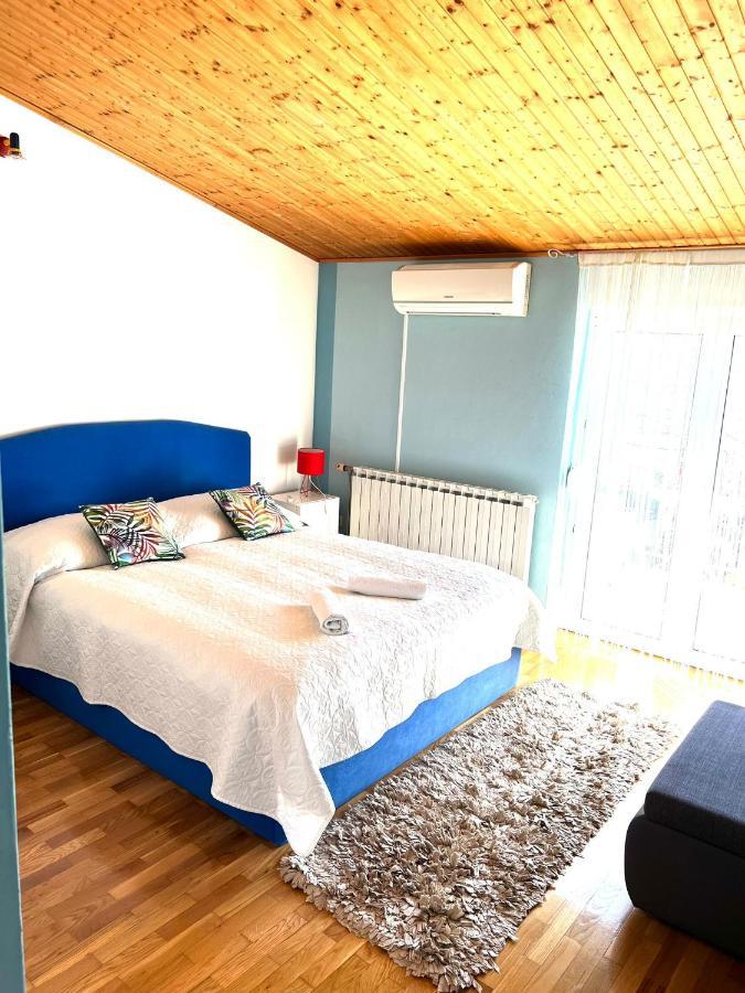 Apartments Toni Podstrana Luaran gambar