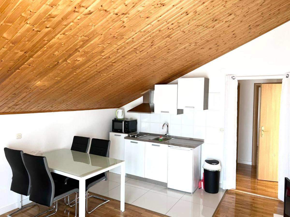 Apartments Toni Podstrana Luaran gambar