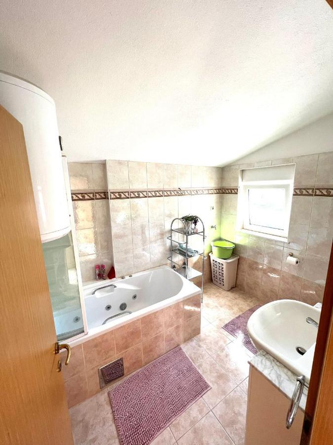 Apartments Toni Podstrana Luaran gambar