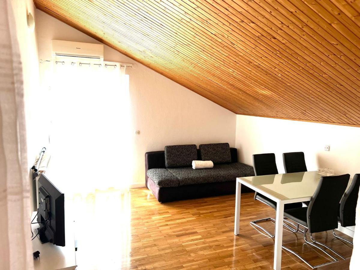Apartments Toni Podstrana Luaran gambar