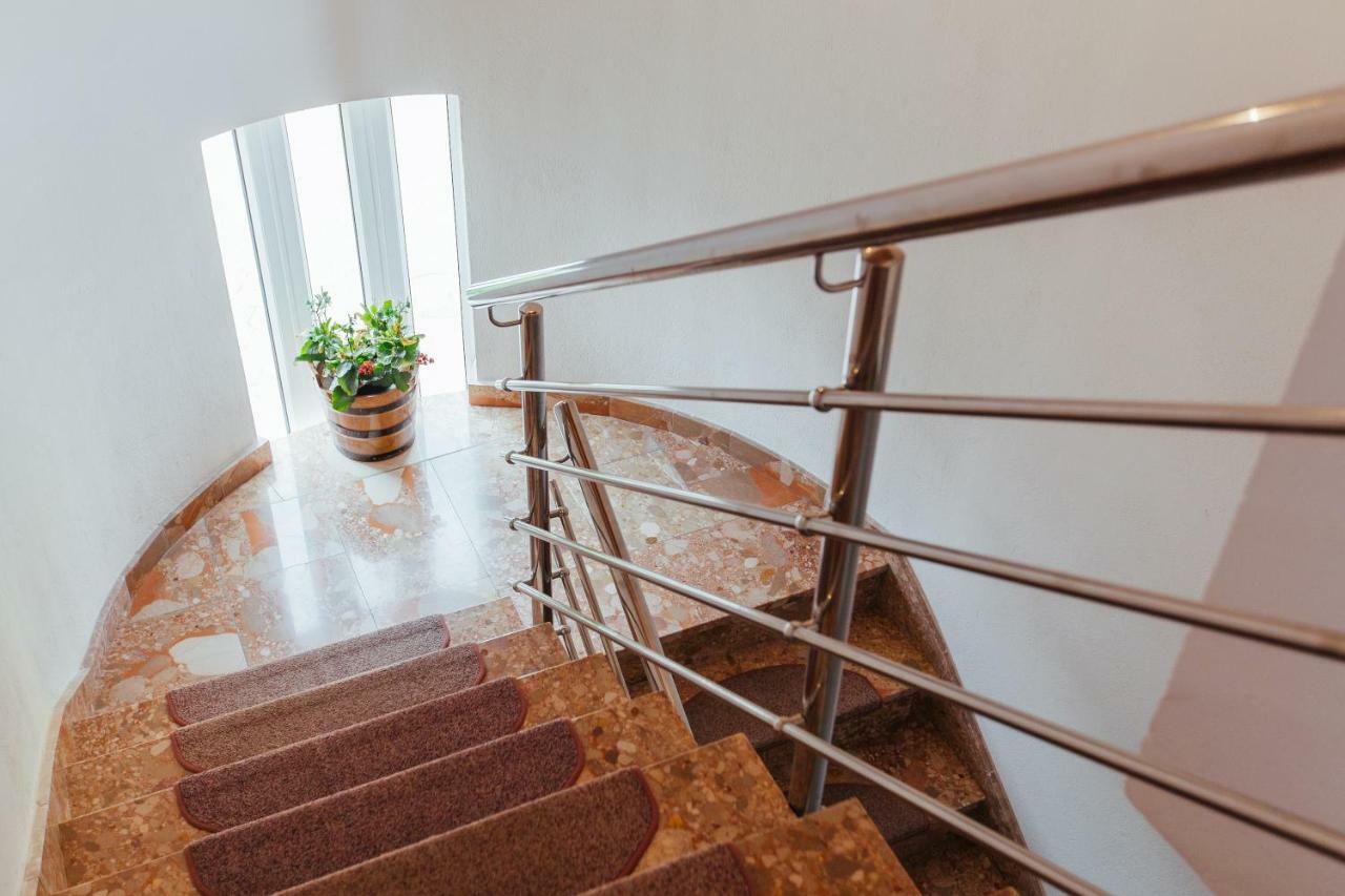 Apartments Toni Podstrana Luaran gambar